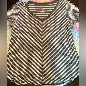 Maurice’s XL 24/7 comfy tee